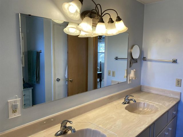 8453 Hanna Lake Avenue, Caledonia, MI 49316