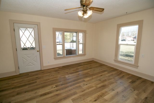 314 E Jackson Street, Marshfield, MO 65706