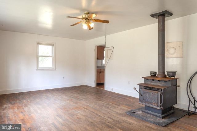 326 KEYSER RUN RD, Washington, VA 22747