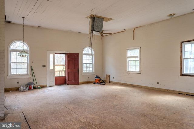 326 KEYSER RUN RD, Washington, VA 22747