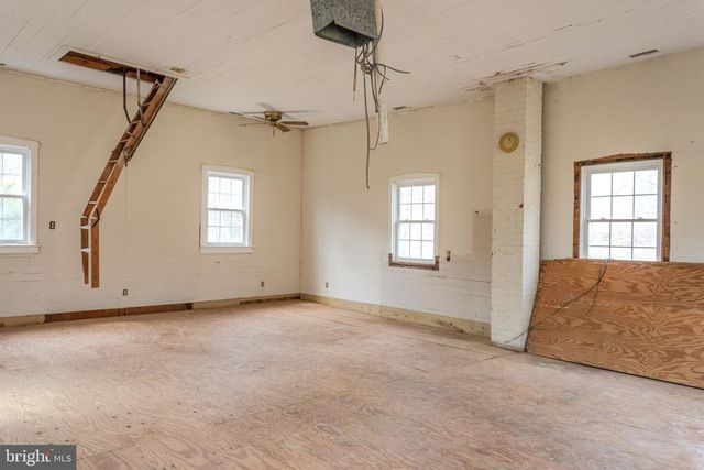 326 KEYSER RUN RD, Washington, VA 22747