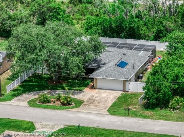302 Lotus Avenue, Sebring, FL 33872