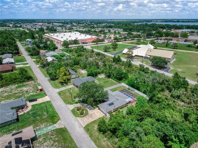 302 Lotus Avenue, Sebring, FL 33872