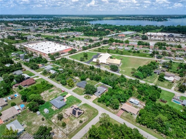 302 Lotus Avenue, Sebring, FL 33872