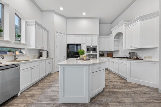 120 E Tupelo Green Circle, Spring, TX 77389