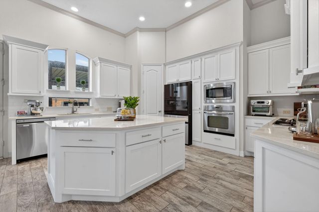 120 E Tupelo Green Circle, Spring, TX 77389