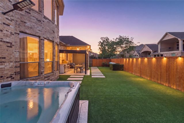 120 E Tupelo Green Circle, Spring, TX 77389