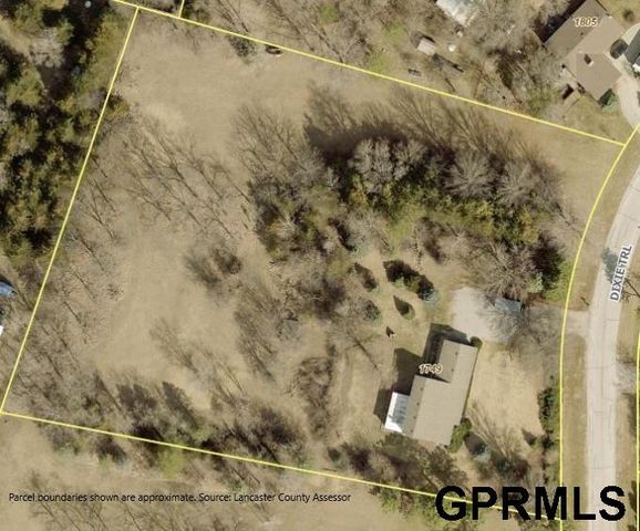 1749 Dixie Trail, Lincoln, NE 68527