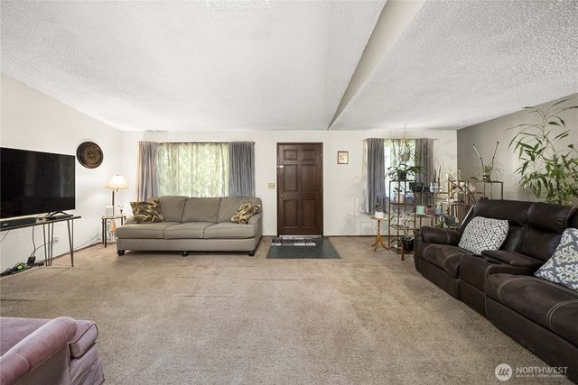 2202 Tacoma Point Drive E, Lake Tapps, WA 98391