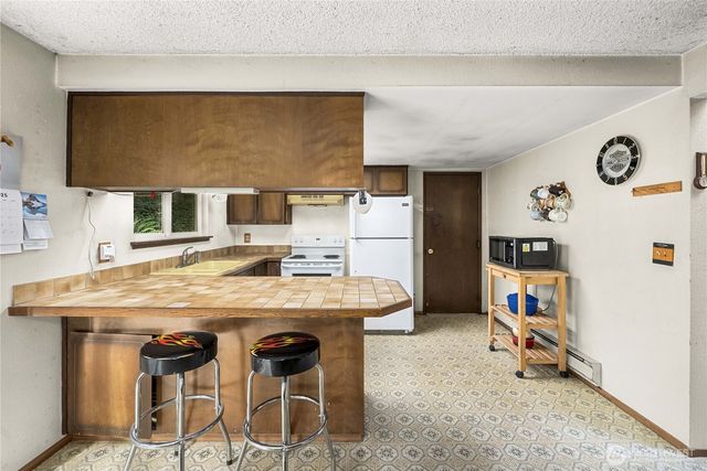 2202 Tacoma Point Drive E, Lake Tapps, WA 98391