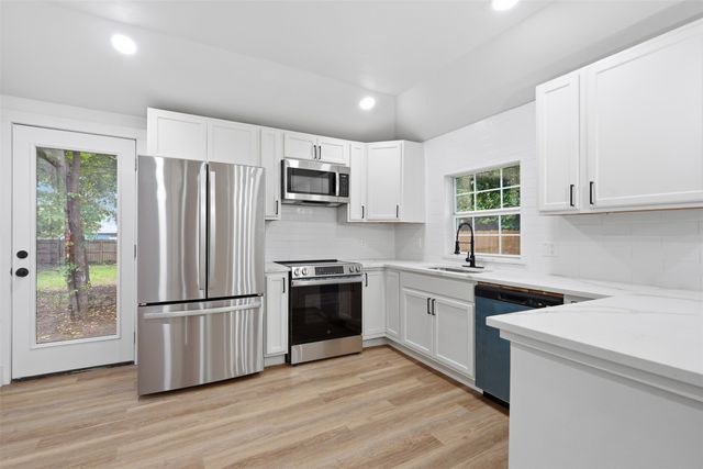 1413 N Wilhite Street, Cleburne, TX 76031