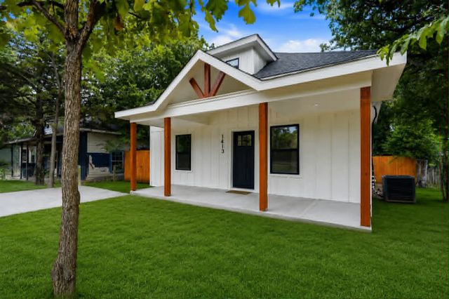 1413 N Wilhite Street, Cleburne, TX 76031