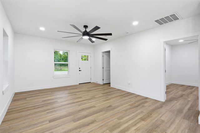 1413 N Wilhite Street, Cleburne, TX 76031