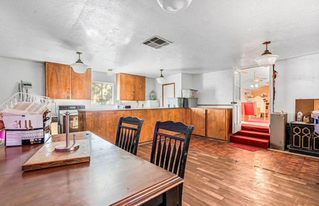 260 N Los Angeles Street, Tulare, CA 93274