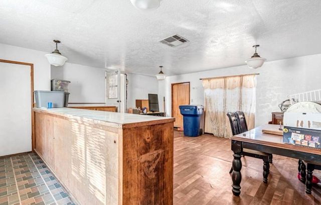 260 N Los Angeles Street, Tulare, CA 93274