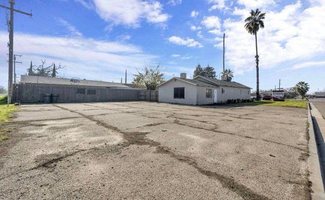 260 N Los Angeles Street, Tulare, CA 93274