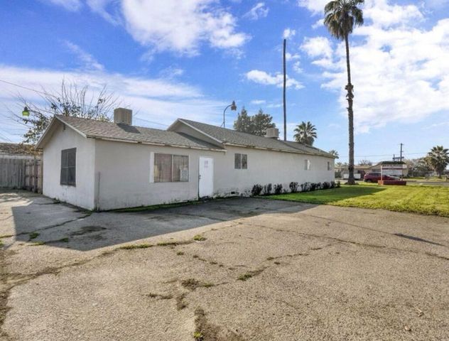 260 N Los Angeles Street, Tulare, CA 93274