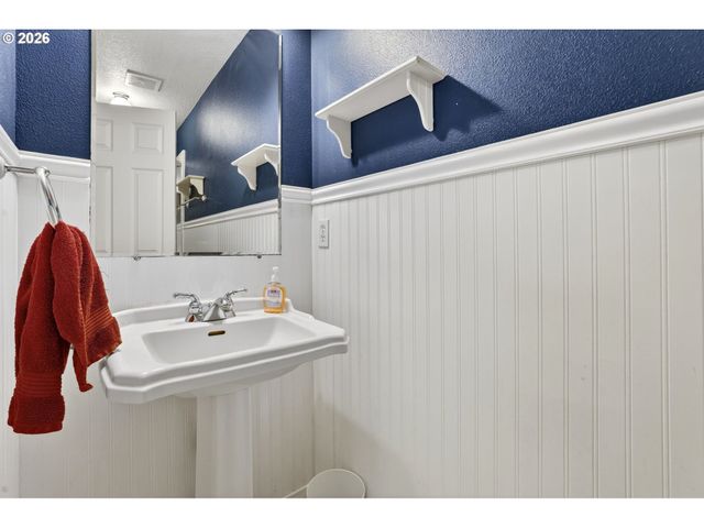 5798 Ne TUNBRIDGE St, Hillsboro, OR 97124