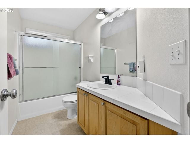 5798 Ne TUNBRIDGE St, Hillsboro, OR 97124