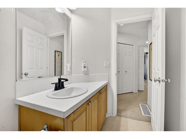 5798 Ne TUNBRIDGE St, Hillsboro, OR 97124