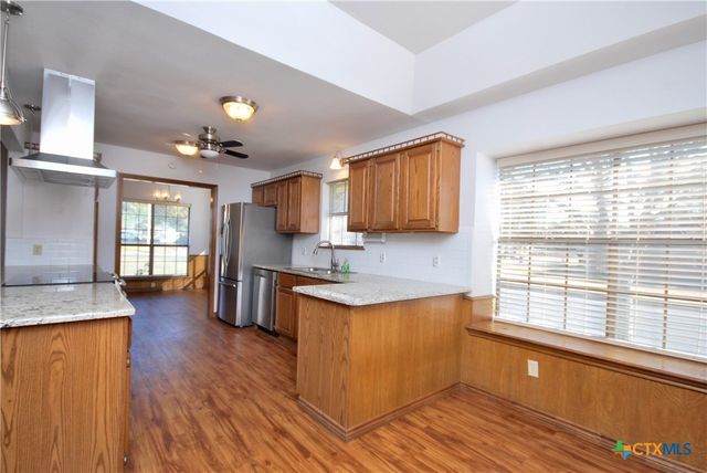 510 Russell Court, Hallettsville, TX 77964