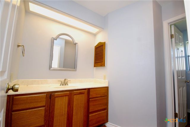 510 Russell Court, Hallettsville, TX 77964