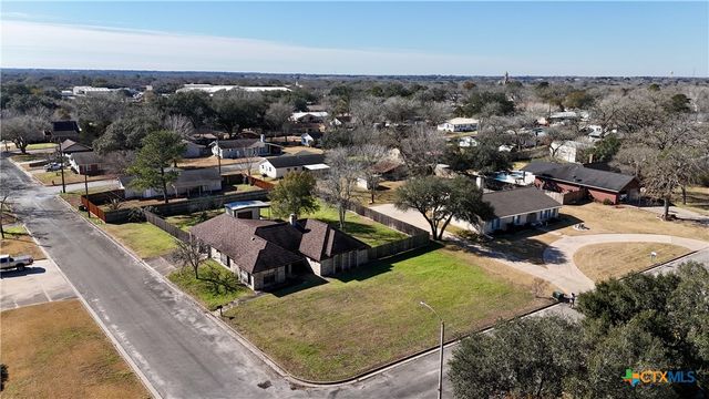 510 Russell Court, Hallettsville, TX 77964