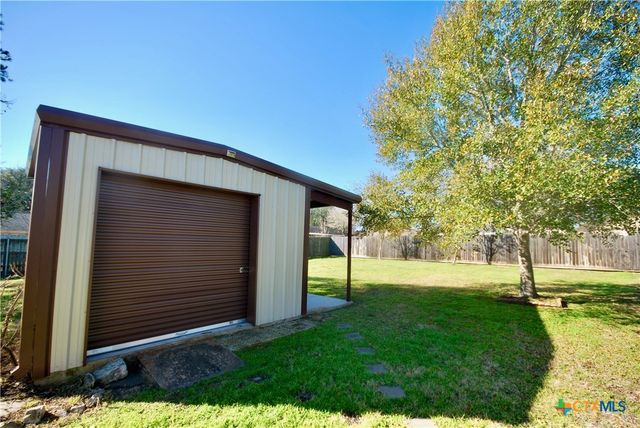 510 Russell Court, Hallettsville, TX 77964