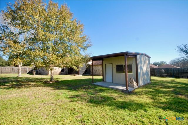 510 Russell Court, Hallettsville, TX 77964