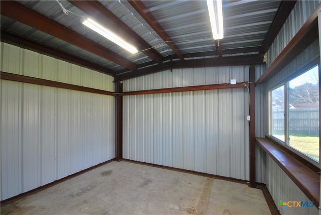 510 Russell Court, Hallettsville, TX 77964