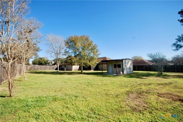 510 Russell Court, Hallettsville, TX 77964