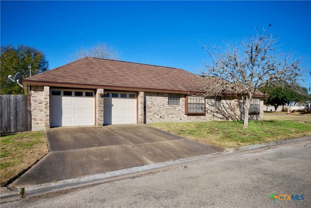 510 Russell Court, Hallettsville, TX 77964