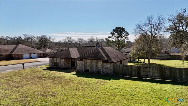 510 Russell Court, Hallettsville, TX 77964