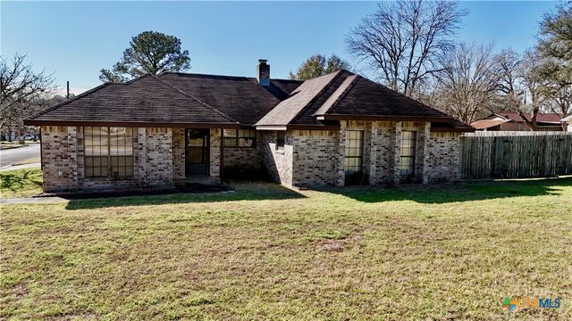 510 Russell Court, Hallettsville, TX 77964