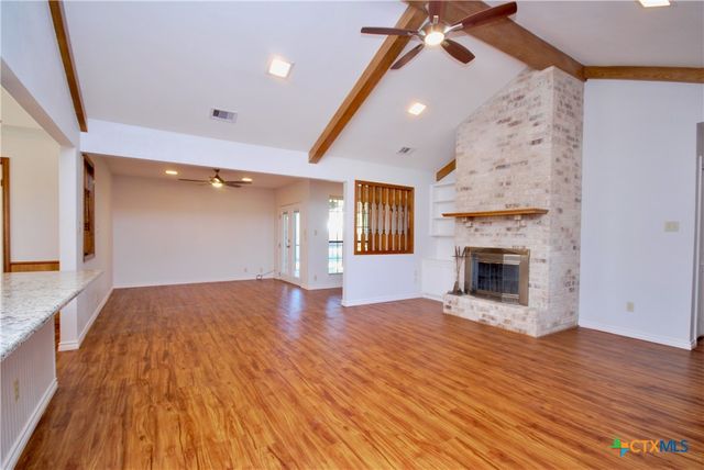 510 Russell Court, Hallettsville, TX 77964