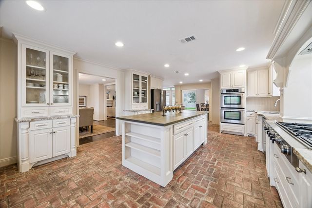 6143 Chevy Chase Drive, Houston, TX 77057