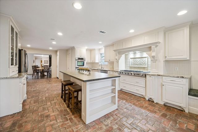 6143 Chevy Chase Drive, Houston, TX 77057