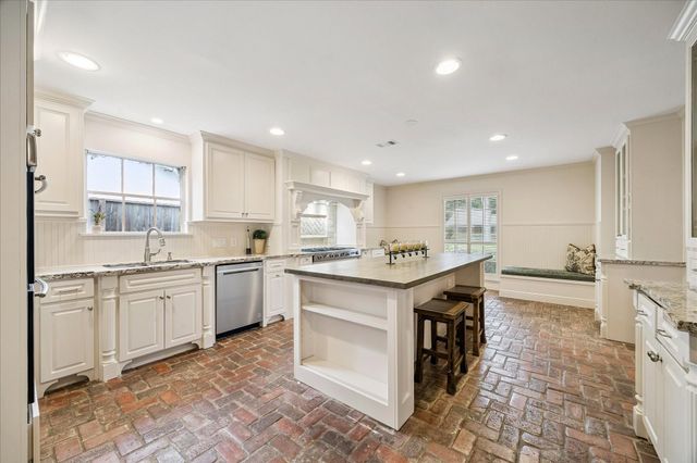 6143 Chevy Chase Drive, Houston, TX 77057