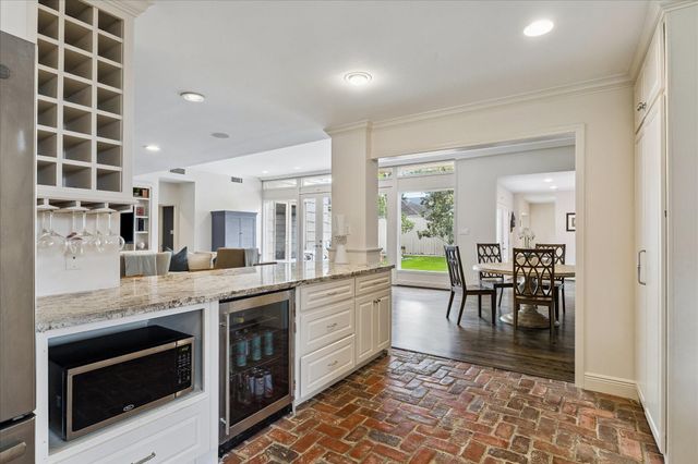 6143 Chevy Chase Drive, Houston, TX 77057