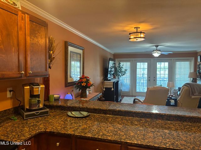 2421 Beachview Drive, A5, Ocean Springs, MS 39564