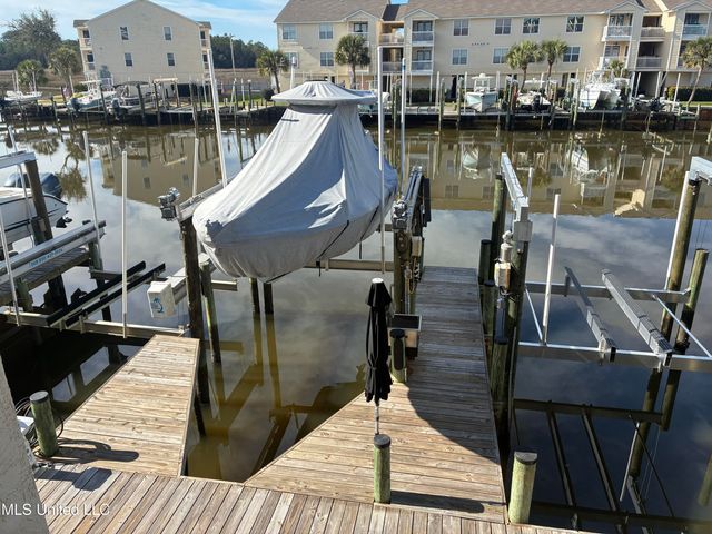 2421 Beachview Drive, A5, Ocean Springs, MS 39564