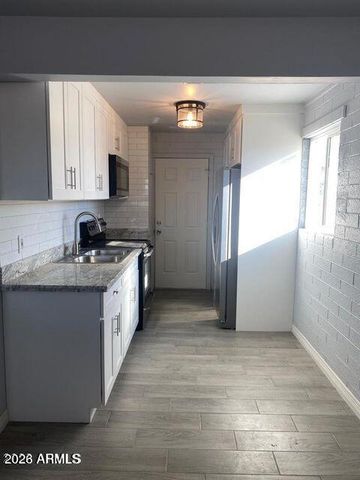 1321 N 48TH Place, Phoenix, AZ 85008