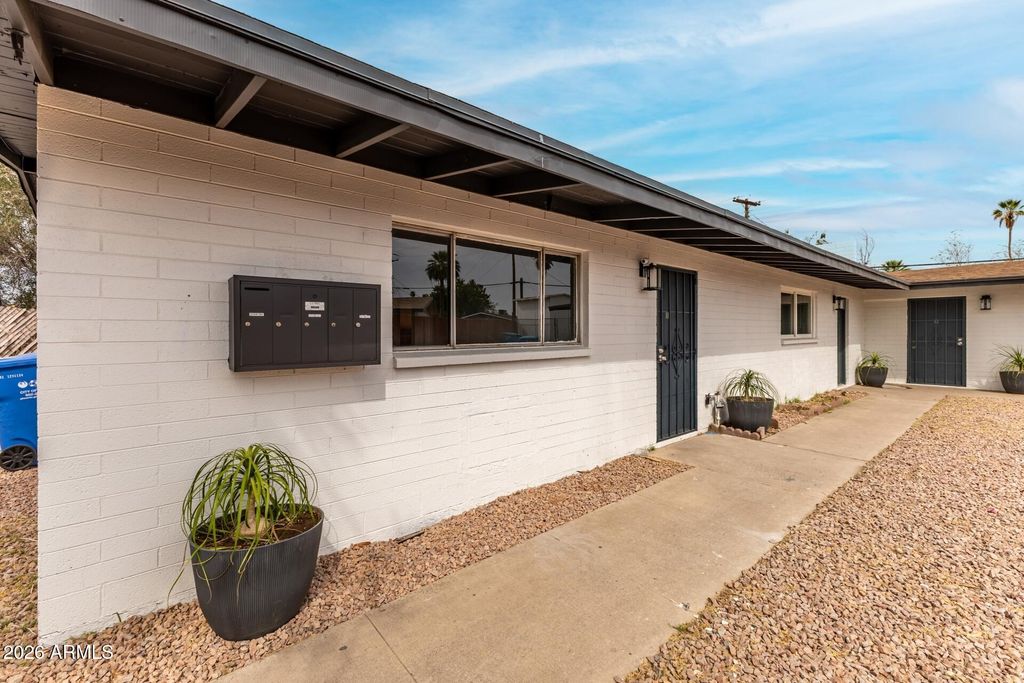 1321 N 48TH Place, Phoenix, AZ 85008