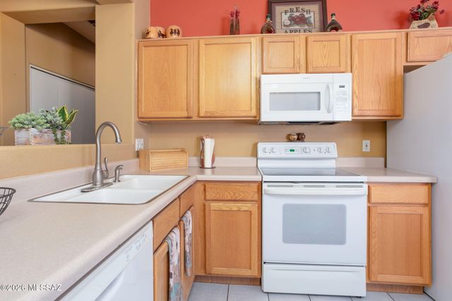 8078 W Morning Light Way, Tucson, AZ 85743