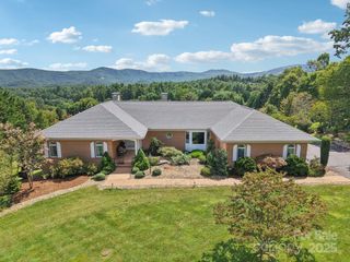 18 Thornapple Drive, Hendersonville, NC 28739