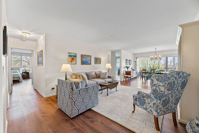 3100 Lexington Lane 201, Glenview, IL 60026