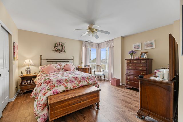 3100 Lexington Lane 201, Glenview, IL 60026