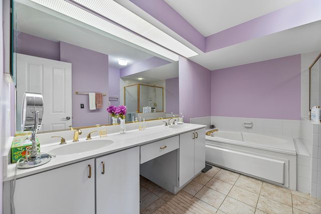 3100 Lexington Lane 201, Glenview, IL 60026