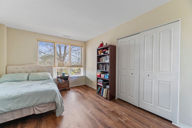 3100 Lexington Lane 201, Glenview, IL 60026