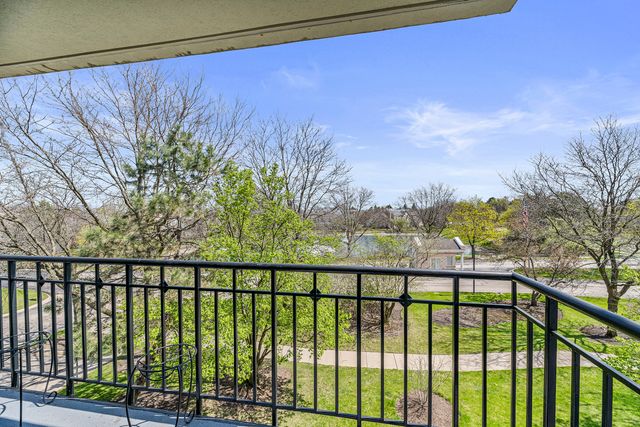 3100 Lexington Lane 201, Glenview, IL 60026